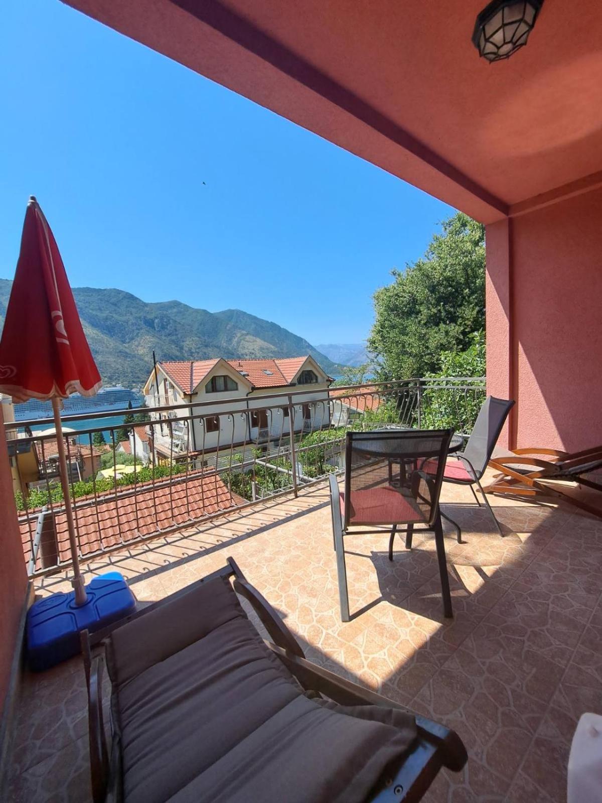 Apartments Lazarevic Kotor Habitación foto